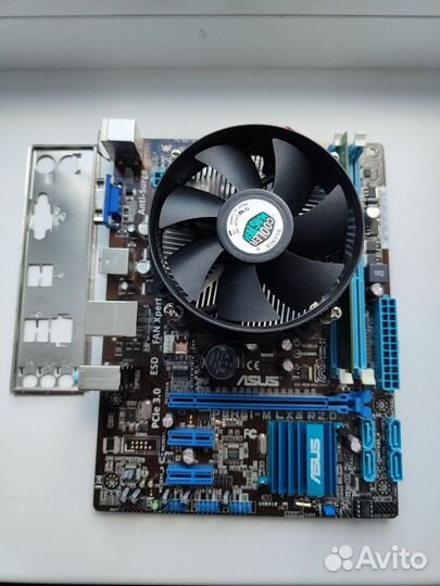 Материнская плата с процессором и памятью