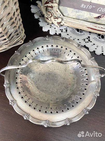 Очень красивая ваза–корзинка WM Rogers