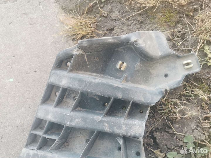 Пыльник переднего бампера Toyota RAV4