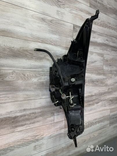 Фара на toyota avensis 2015-2018г