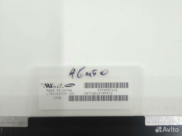 С дефектом, пятно, на фото видно