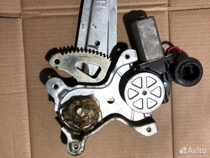 Задний правый стеклоподъемник Lifan X50