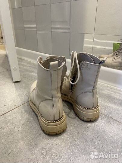 Ботинки белые кожа