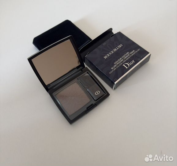 Румяна dior rouge blush power look 823