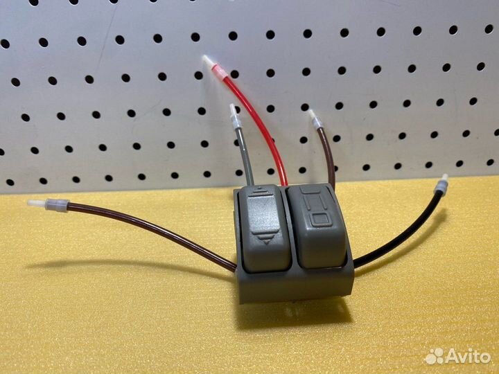 Клавиши управления подъемом сидения Scania P R G