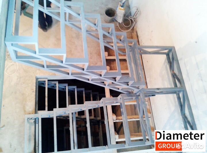 Сварка каркасной лестницы на мансарду