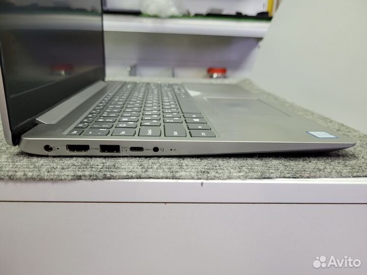 Ноутбук Lenovo i3-8130U 8GB DDR4 256GB SSD