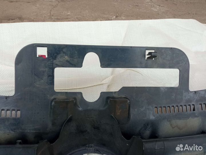 Решётка радиатора Volkswagen Touran Caddy