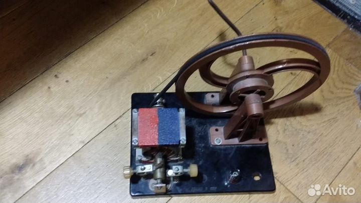 Электрогенератор ручной лабораторный СССР