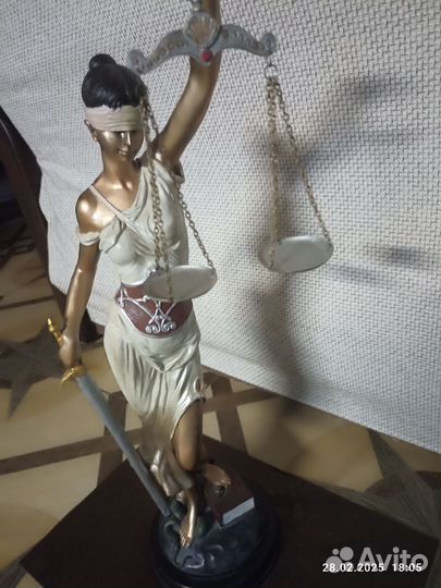 Статуэтка 