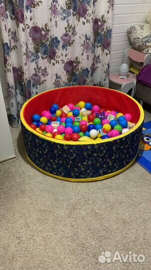 Сухой бассейн с шариками