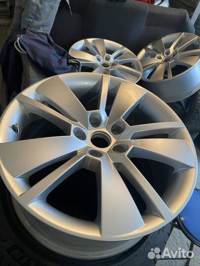 Оригинальные диски c резиной skoda Zenith R18