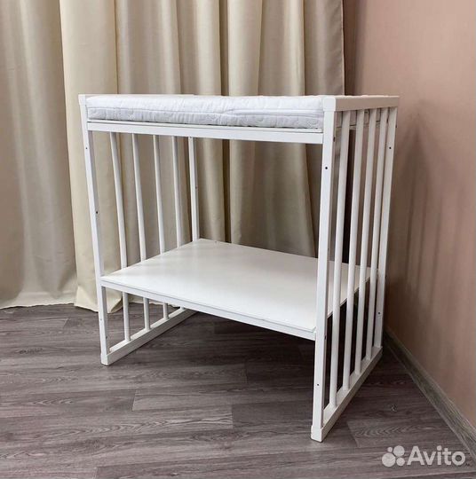 Детская кроватка с маятником