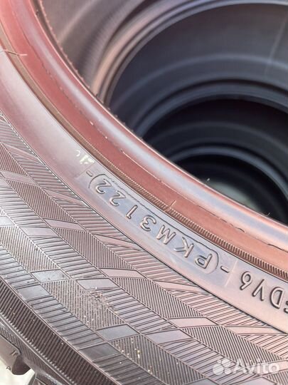 Yokohama BluEarth Winter V905 275/45 R21 и 315/40 R21 115V