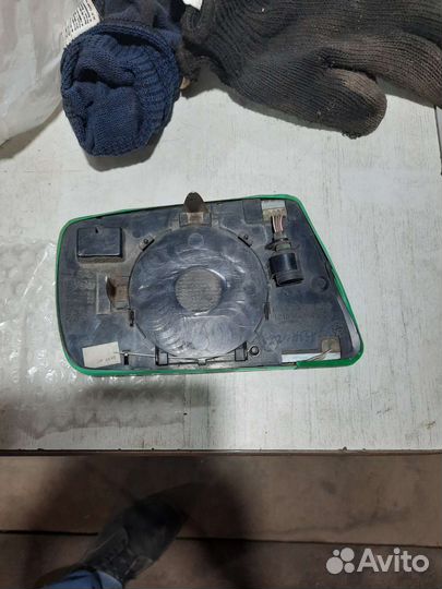 Боковое зеркало