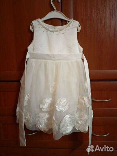 Платья праздничные 104,110