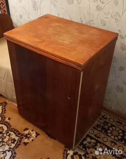 Швейная машинка Чайка 143 с ножным приводом