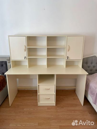 Школьный стол