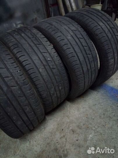 Royal Black Royal Performance 205/40 R17
