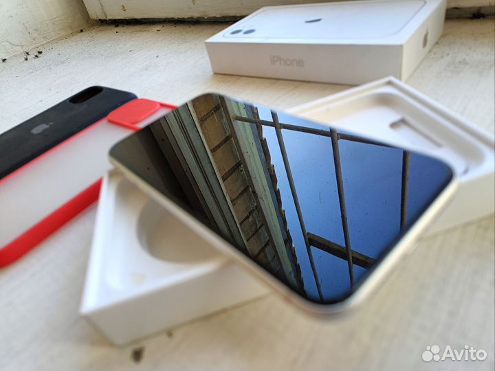 iPhone 11, 64 ГБ