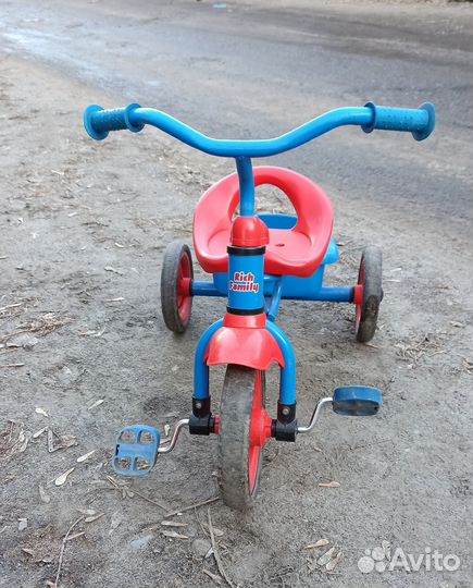 Детский велосипед трёхколёсный
