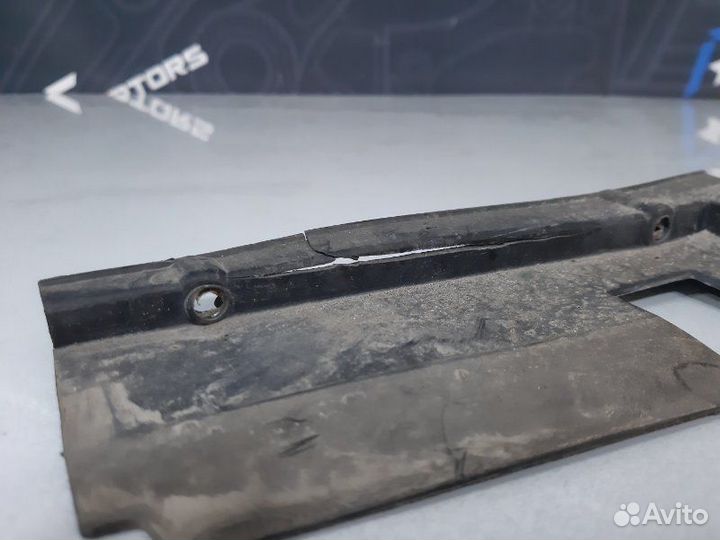 Воздуховод радиатора правый Audi A6 C5 ASN 2004