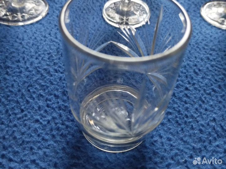 Хрустальные рюмки и стопки