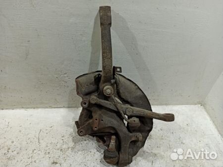 Кулак передний правый A1403320802