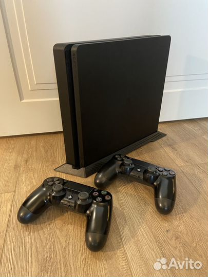 Sony PS4 slim 500gb 2 геймпада и 4 игры