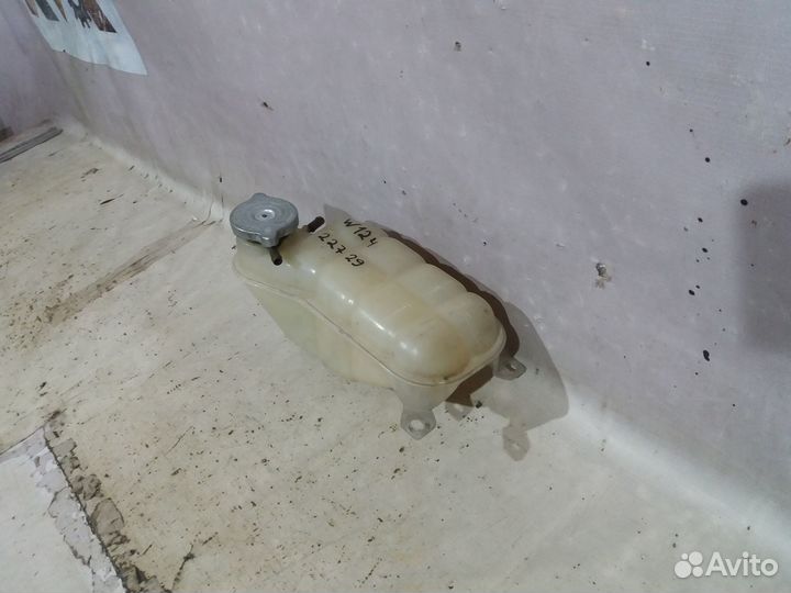 Mercedes W124 Бачок расширительный 22729