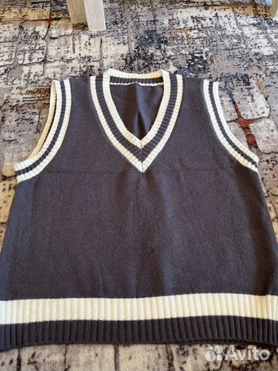 Жилетка женская вязаная