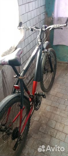 Два велосипеда горный и дорожный