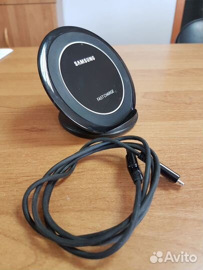 Беспроводная зарядка Samsung EP-NG930