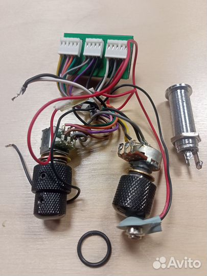 Предусилитель Ibanez для бас гитары