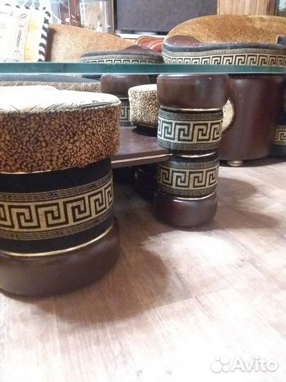 Стол журнальный Версаче с пуфиками