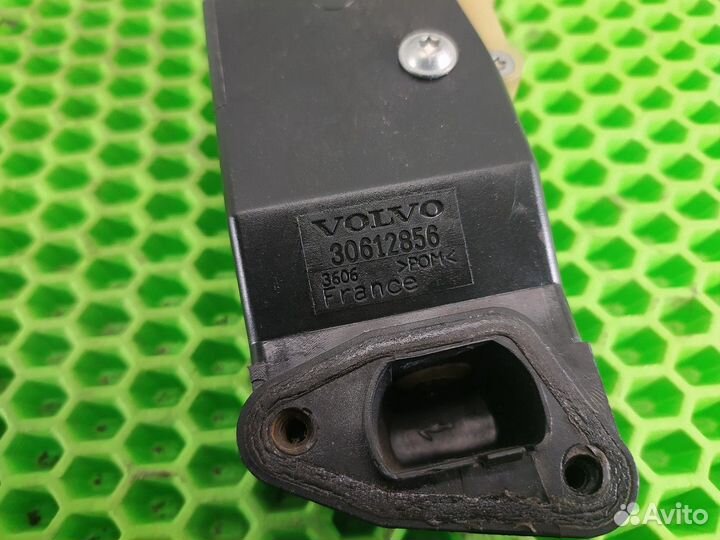 Активатор замка крышки бензобака