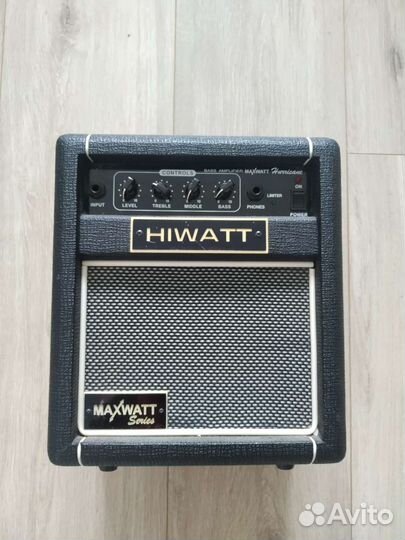 Басовый комбо Hiwatt Maxwatt Hurricane