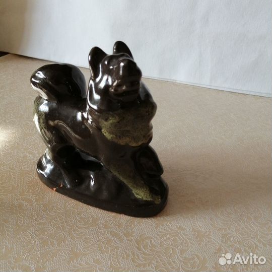 Фигурка собаки из керамики
