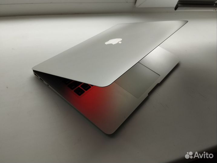 MacBook Air 13 (Core i5) отл.сост