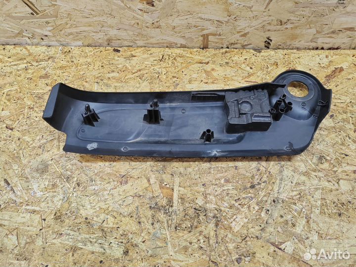 Боковой пластик переднего сиденья Ford focus 2