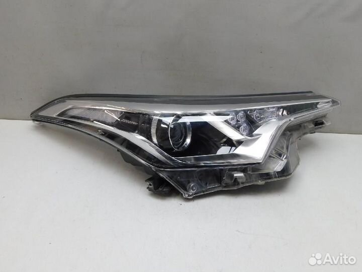 Фара правая Toyota C-HR