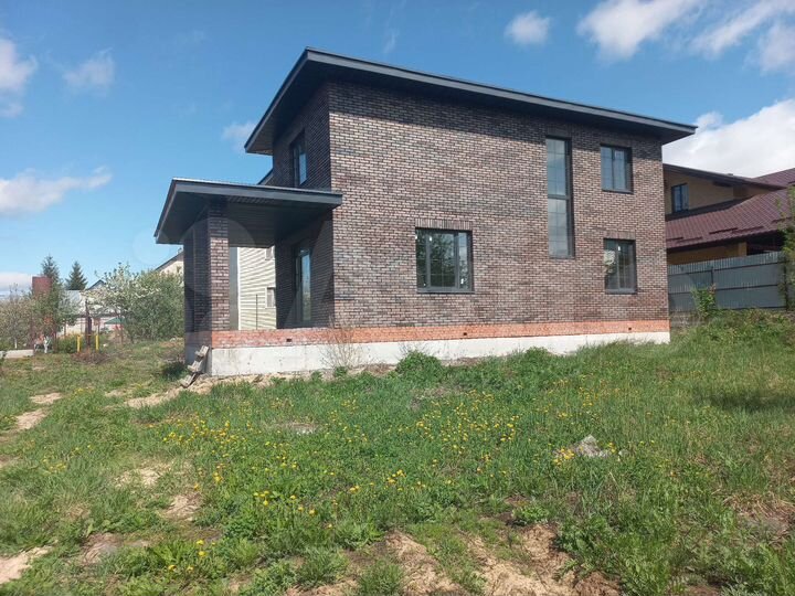 Коттедж 200 м² на участке 8 сот.