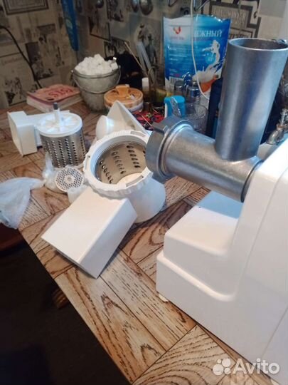 Мясорубка электрическая новая