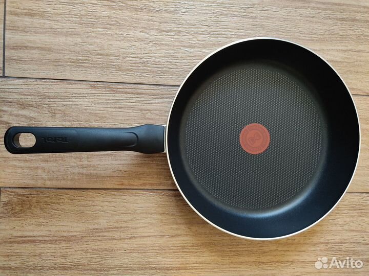 Сковорода Tefal 26см Новая