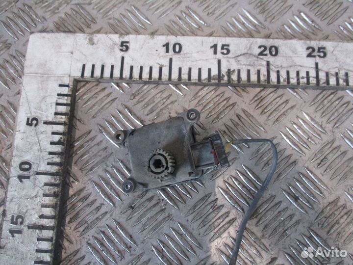 Моторчик заслонок отопителя Bosch 0132801114