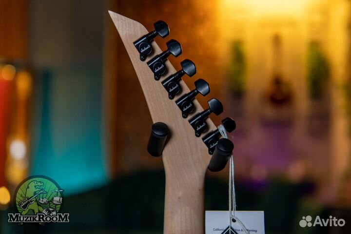 Jackson JS32T Rhoads White w / Black Bevels