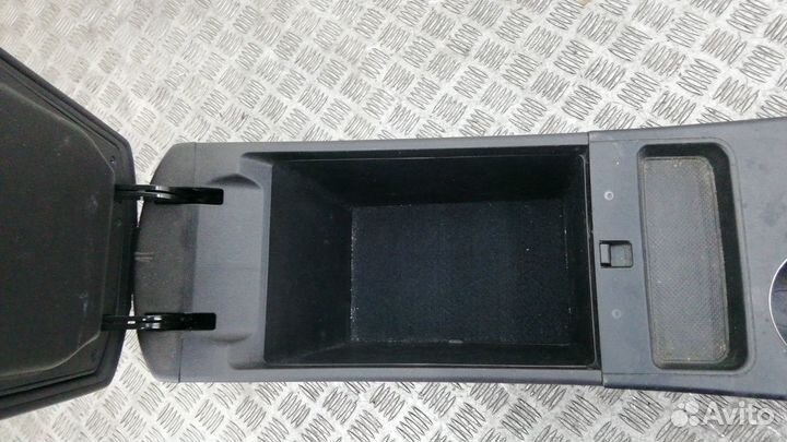 Подлокотник Hyundai Sonata YF 2011 846113Q000HZ