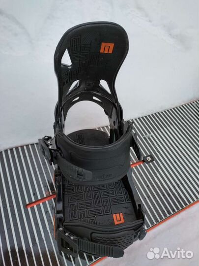 Сноуборд Burton с креплениями NOW