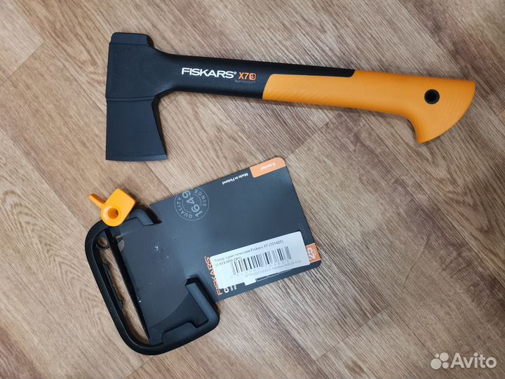 Топор fiskars x7