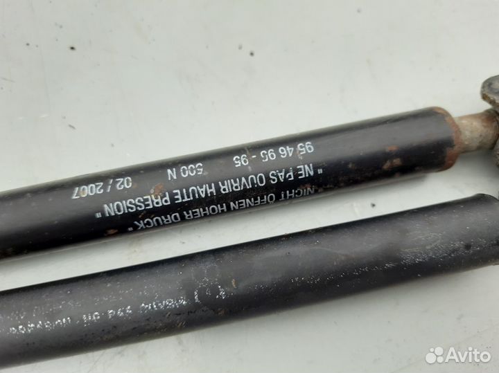 Амортизатор крышки багажника Volkswagen Passat B3